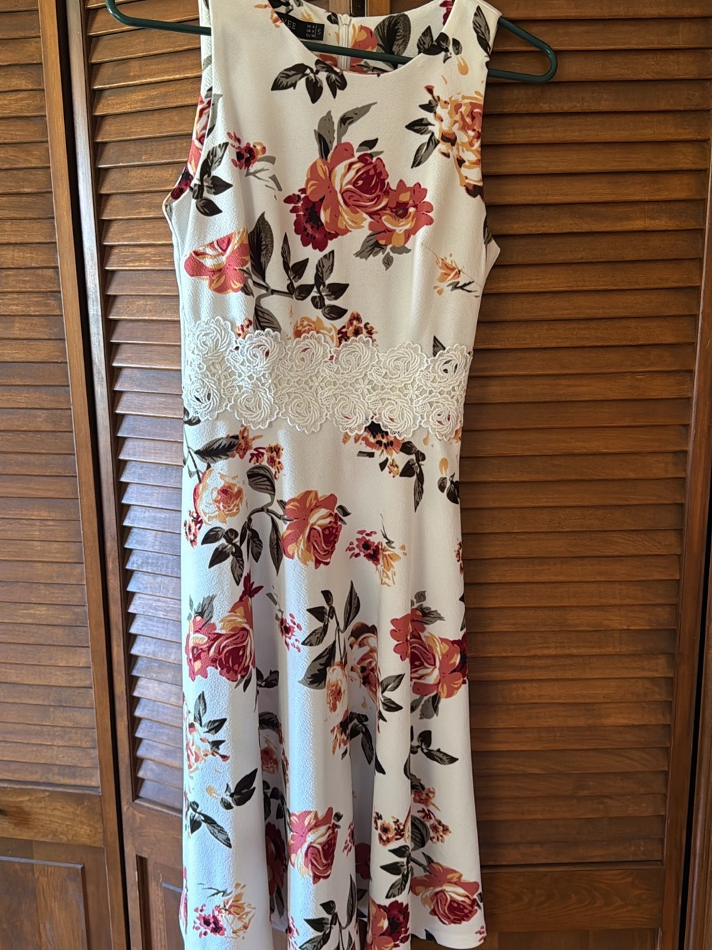 Sleeveless White Floral Lace-Waist Maxi Dress